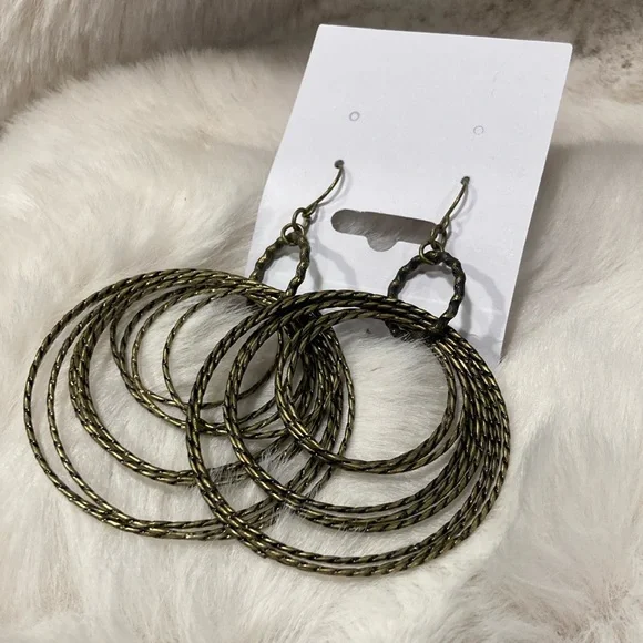 Elegant Gold Hoop Earrings - Picture 1 of 6